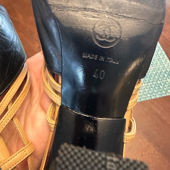 **Gorgeous Chanel Two-tone Slingback 3.5” Heels, Black and Tan, Size 40 - Picture 11 of 11